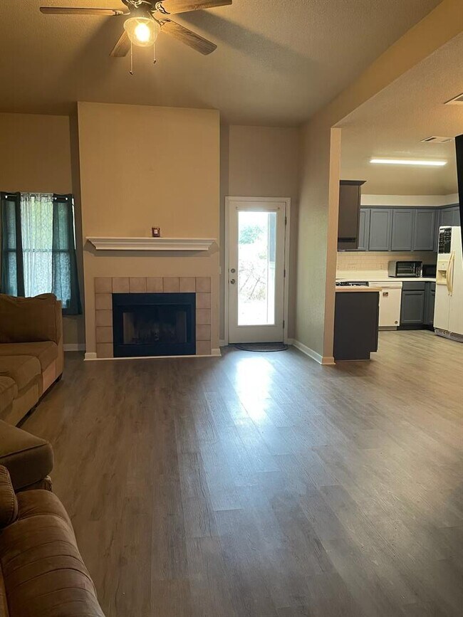 Building Photo - 161 Bunny Trail