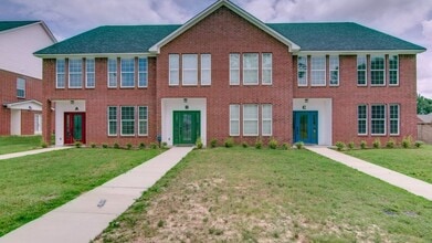 Building Photo - 4 Bedroom PG Townhome for Rent!