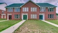 Building Photo - 4 Bedroom PG Townhome for Rent!