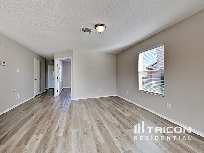 Building Photo - 208 Vivian Dr