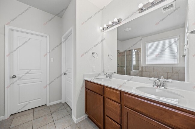 Building Photo - Academy ISD-3 Bedroom/2 Bath