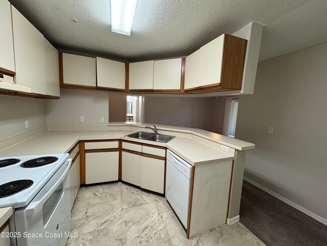 Building Photo - 7667 N Wickham Rd
