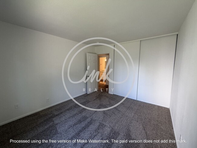 Building Photo - Cute Condo