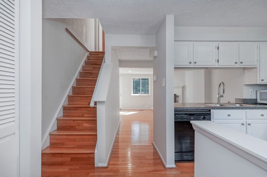 Building Photo - 1638 10th St S