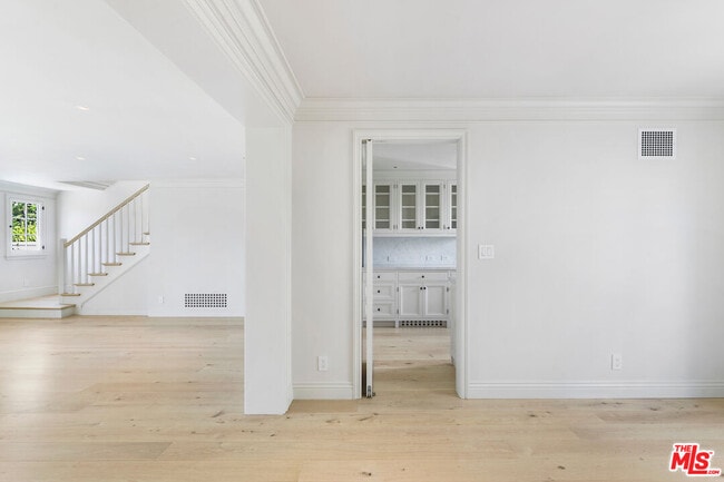 Building Photo - 152 S Camden Dr