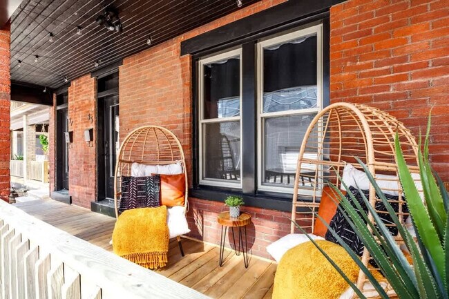 Building Photo - 33 Lundy St