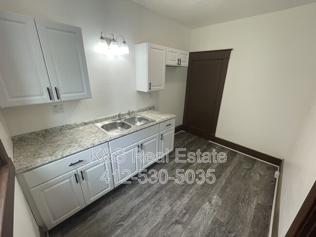 Building Photo - 2311 Valera Ave