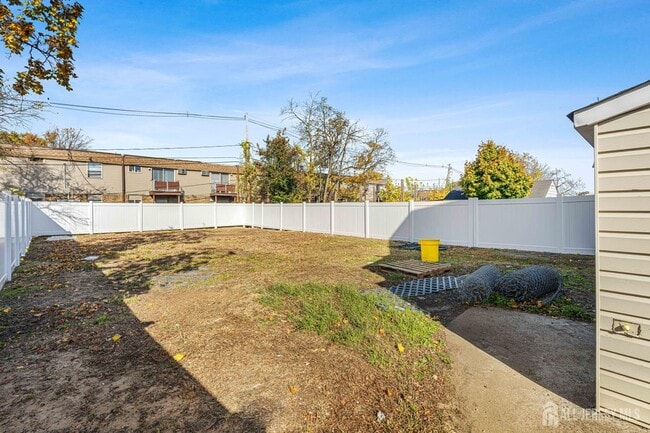 Building Photo - 29 Levinson Ave