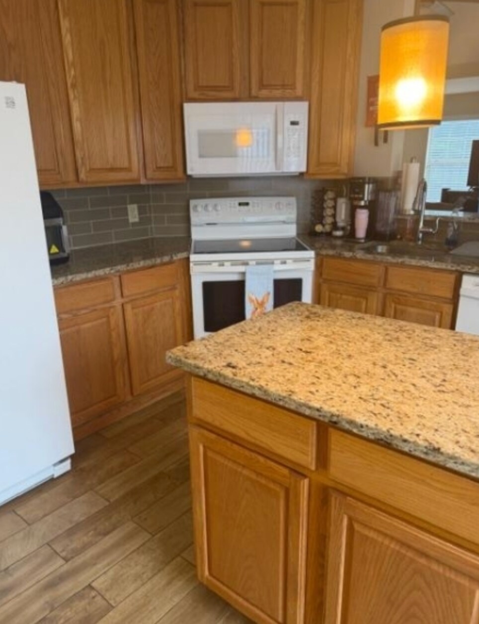 Building Photo - 2 Oak Knoll Ln