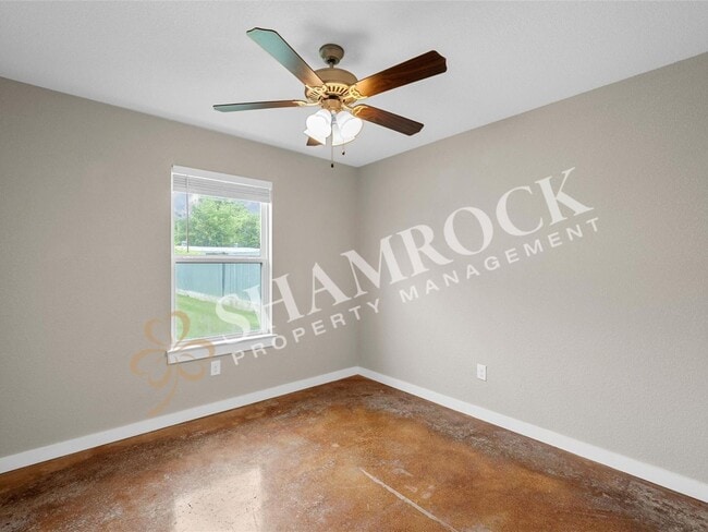 Building Photo - 1107 Primrose Dr