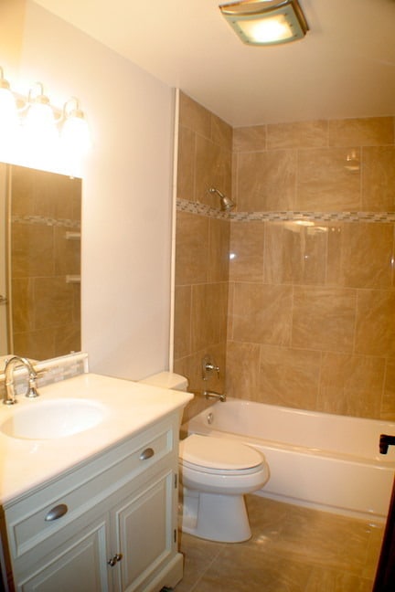 Building Photo - Beautiful 2-story home located in Calabasa...