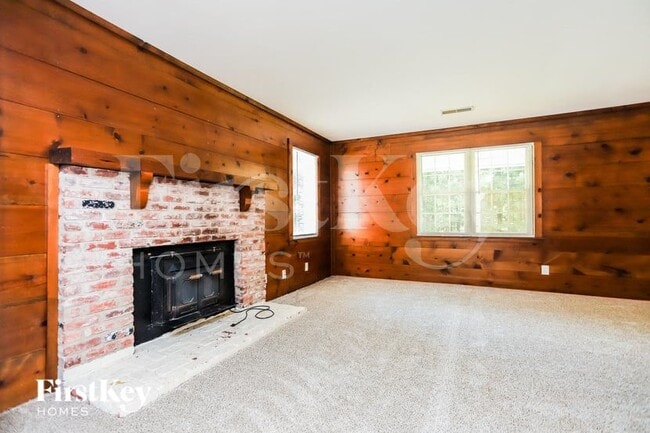 Building Photo - 6580 Short Rd