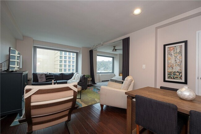 Building Photo - 320 Fort Duquesne Blvd