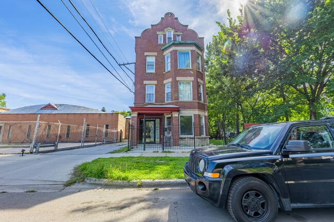 Primary Photo - 5115 S Laflin St