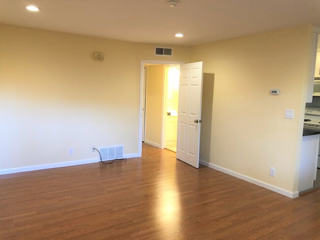 Large Living Room with LED lighting - 440 Webster St