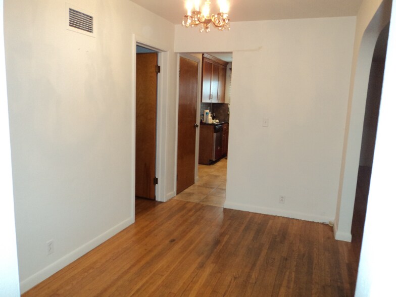 Building Photo - 1601 W Broadway