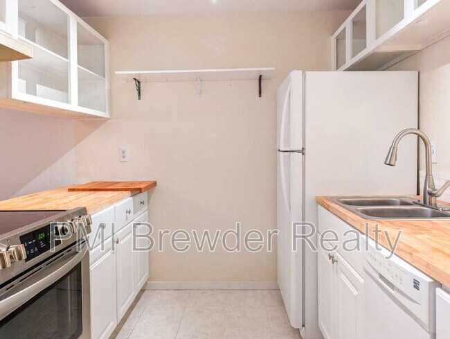 Building Photo - 19851 25th Ave NE