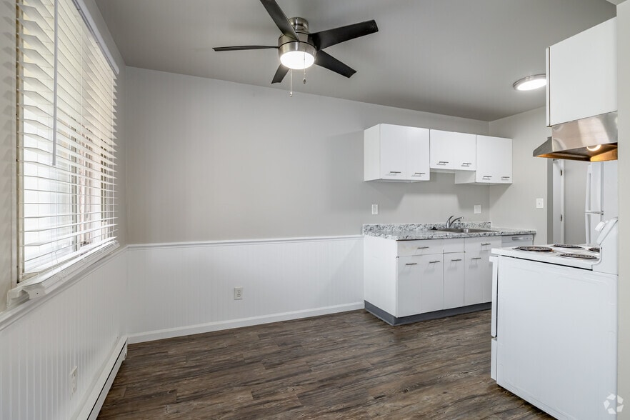 1BR, 1BA - 725SF - Dining Room - Mulberry Row Apartments