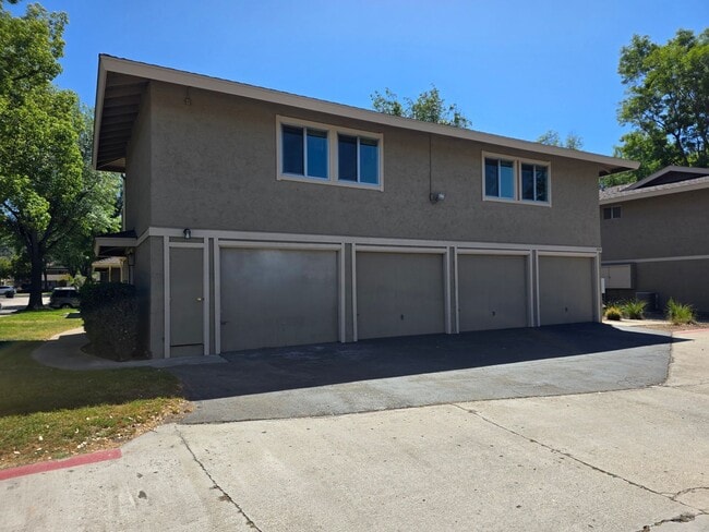 Building Photo - JAMACHA GREENS BEAUTY – FULLY REMODELED 2BR TOWNHOME!