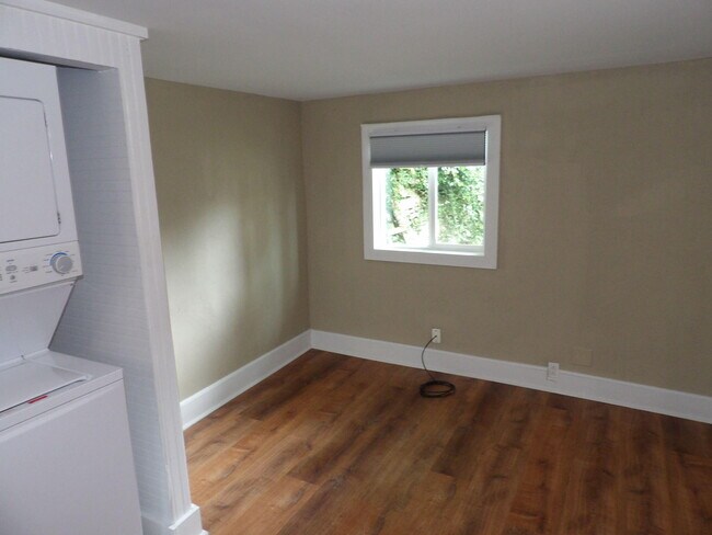 Building Photo - 611 Taylor Ave