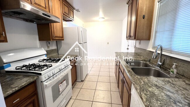 Building Photo - Nice 4bd/3ba House with 2 Car Garage