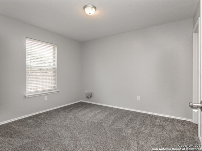 Building Photo - Spacious 5BR Home in NW San Antonio | Deck, High Ceilings & Prime Alamo Ranch Location