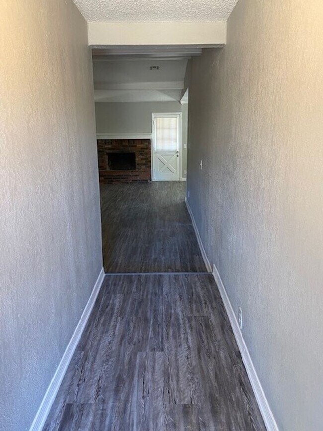 Building Photo - 4 Bed, 2 Bath Corner Lot in Broken Arrow!