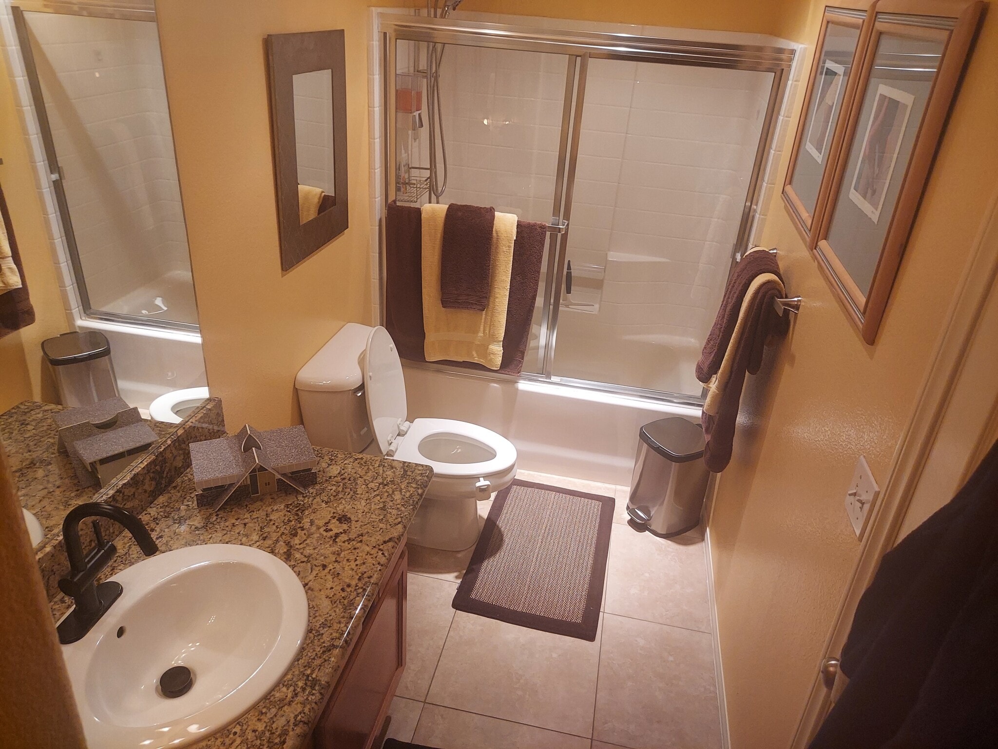 Master In Suite Bathroom - 30353 Crown St