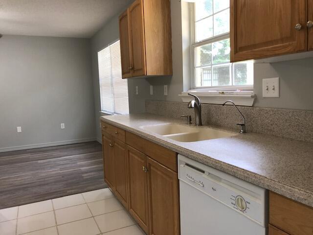 Building Photo - 5825 Reinke Dr