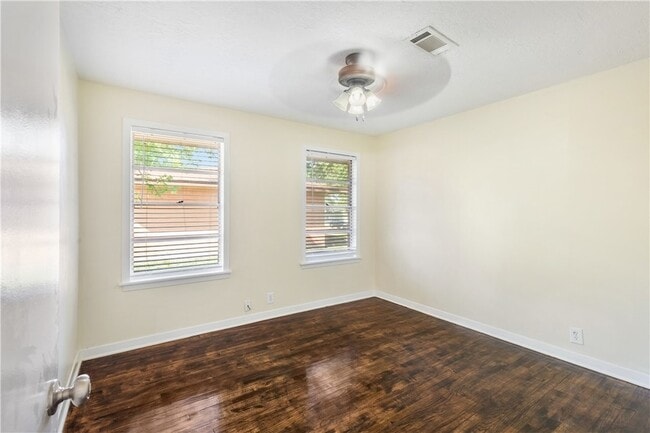 Building Photo - 209 Helena St