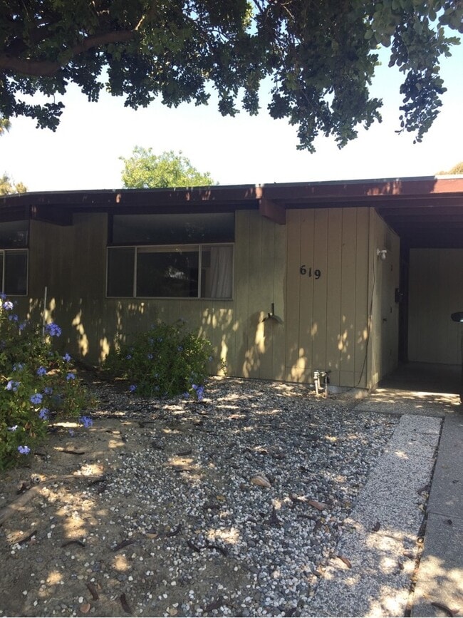 Building Photo - Beautiful 3 bedroom home in Central Davis available for fall move in!