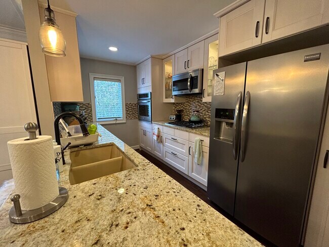 Building Photo - 1467 Monroe Dr NE