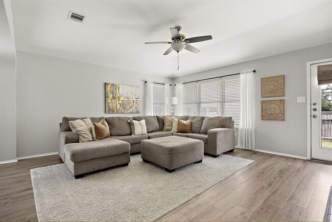 Building Photo - 1202 Highland Dr