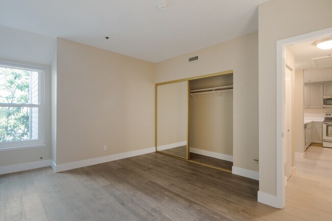 Building Photo - 411 Park Ave