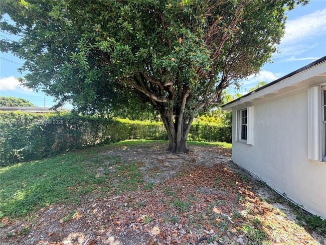 Building Photo - 1525 SW 76th Ct