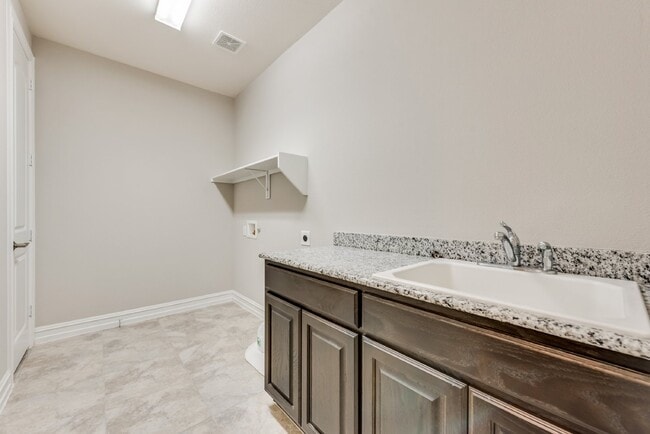 Building Photo - "Stunning 3-Bedroom Home in the Highlands at Trophy Club!"