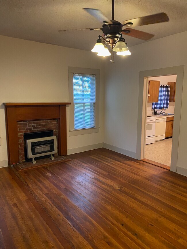 Living room - 5036 Hot Wells Rd