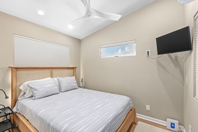 Building Photo - New built and fully furnished 2 bed 2. 5 baths in Point Loma