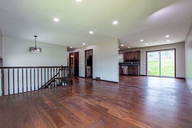 Building Photo - SPACIOUS 3 Bedroom / 2.5 Bath off 120th an...
