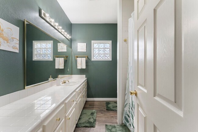 Building Photo - 13942 Longstreet Rd