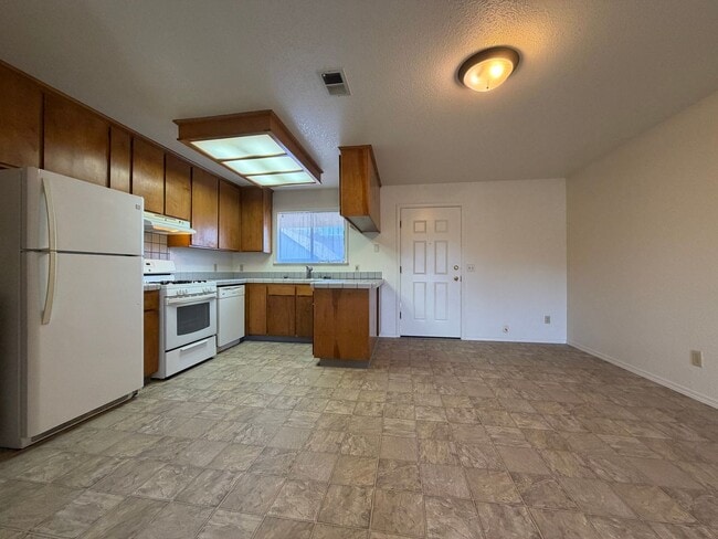 Building Photo - 2304 Arbutus St