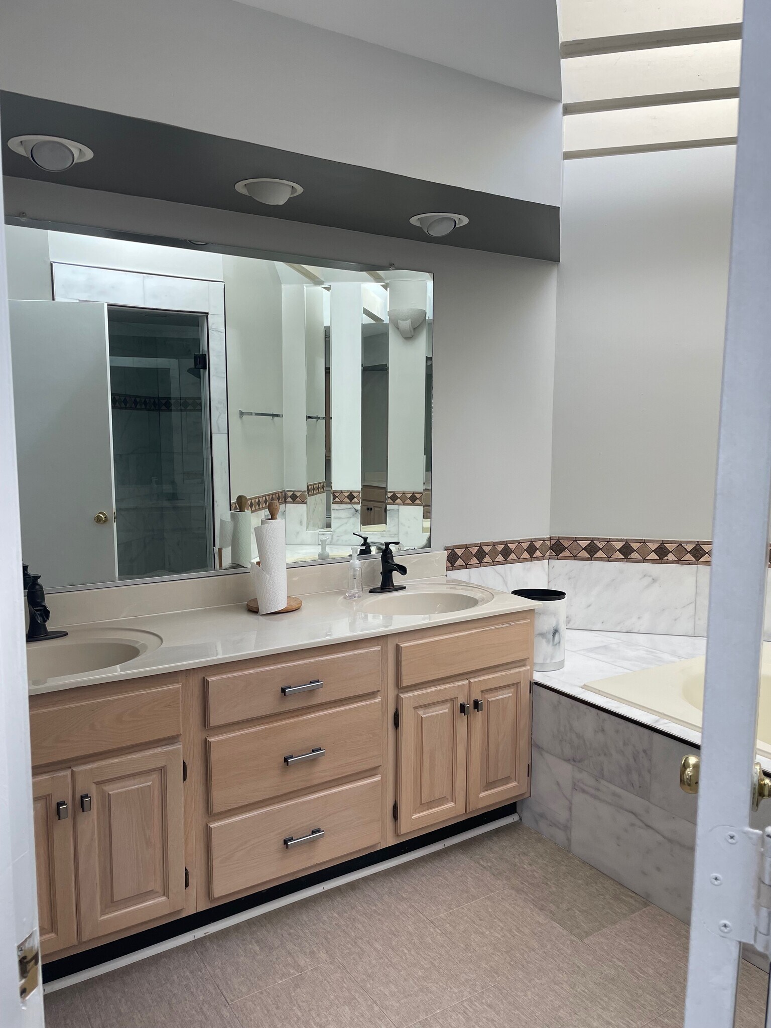 Master Bath - 219 Island Cove Ct
