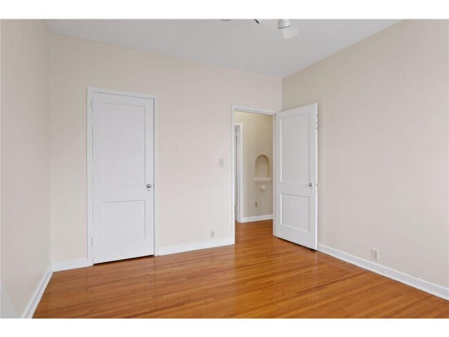 Building Photo - 3136 W Bde Maka Ska Blvd