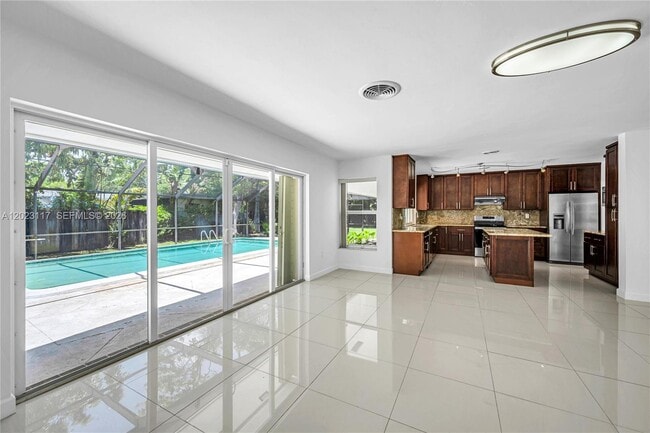 Building Photo - 13100 SW 81st Ave