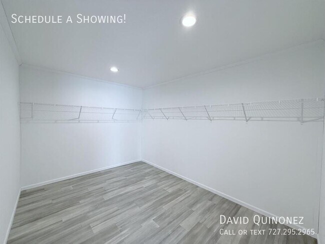 Building Photo - 6916 Country Ln