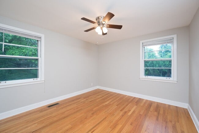 Building Photo - **UPDATED 3-BEDROOM DUPLEX WITH ATTACHED G...