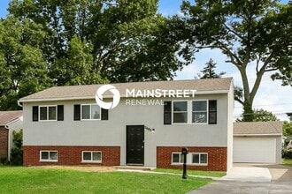 Building Photo - 3 Bedroom Pet-Friendly Home in Columbus, OH with Main Street Renewal
