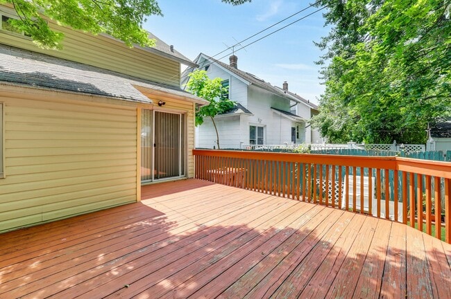 Building Photo - 31 Chestnut St