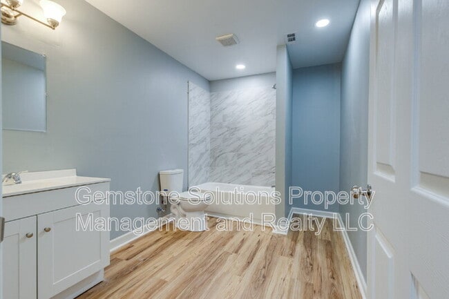 Building Photo - 2930 Primrose Cir