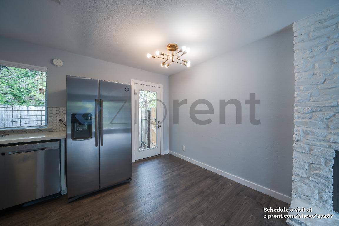 Building Photo - Unit A
